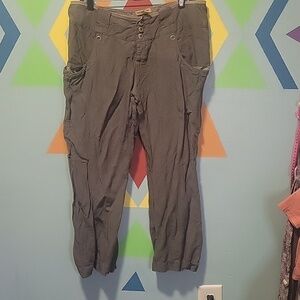 Gee Gee Sport Women's Green Cargo Style Pants Size 12